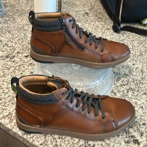 Florsheim boots size 9